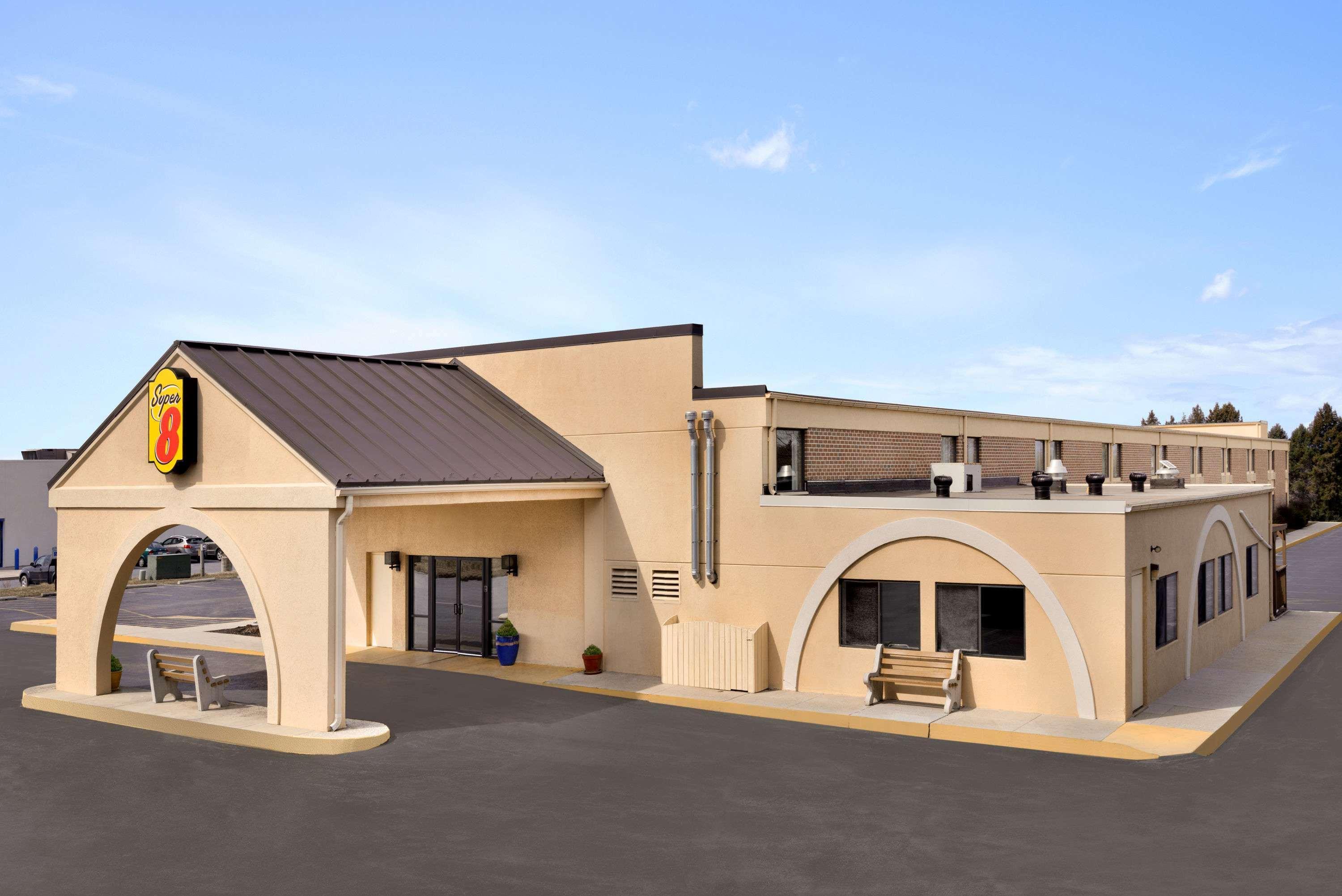 Super 8 By Wyndham Chambersburg I-81 Hotel Buitenkant foto