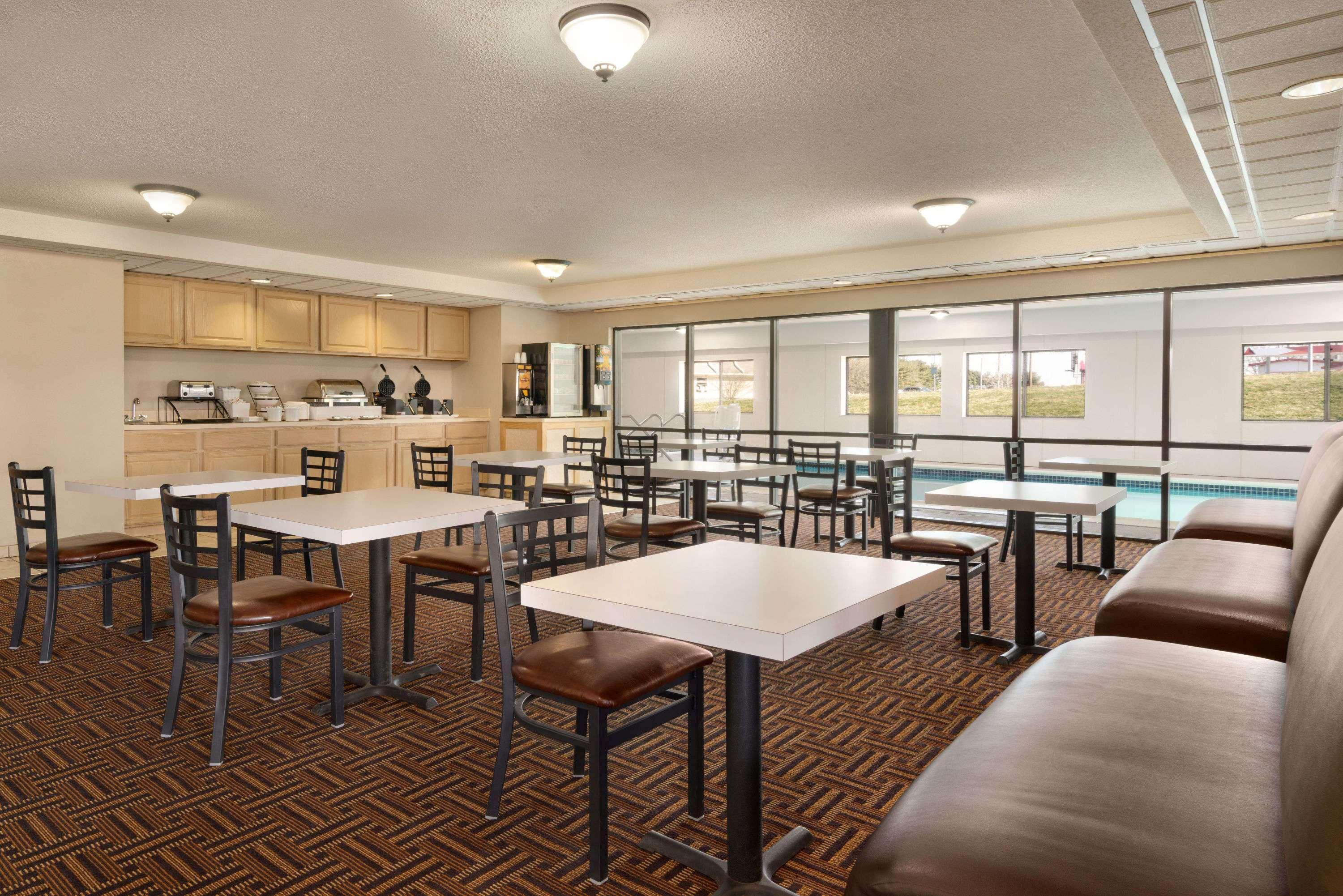 Super 8 By Wyndham Chambersburg I-81 Hotel Buitenkant foto