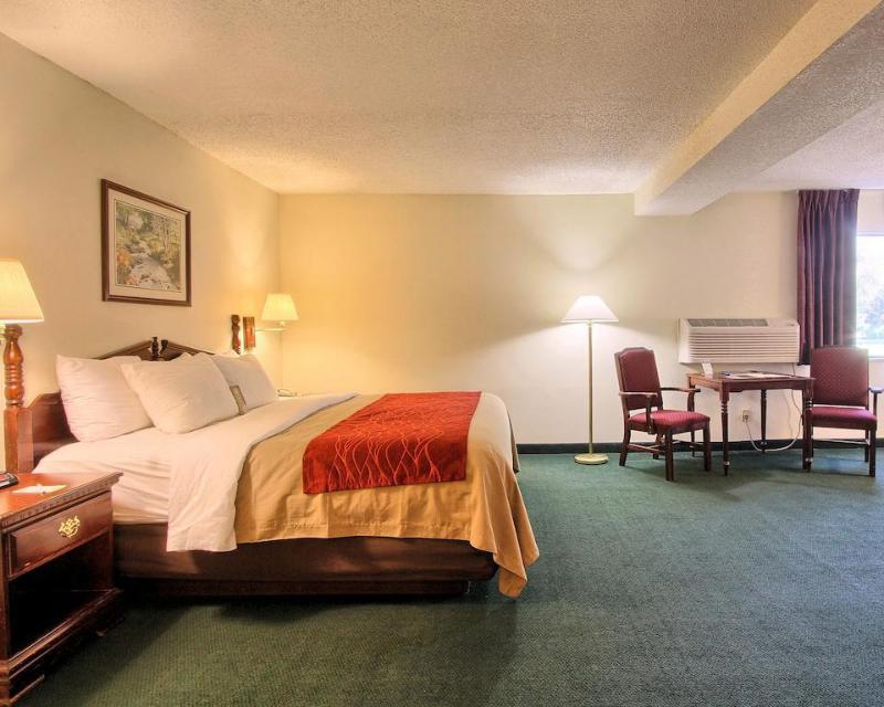 Super 8 By Wyndham Chambersburg I-81 Hotel Buitenkant foto