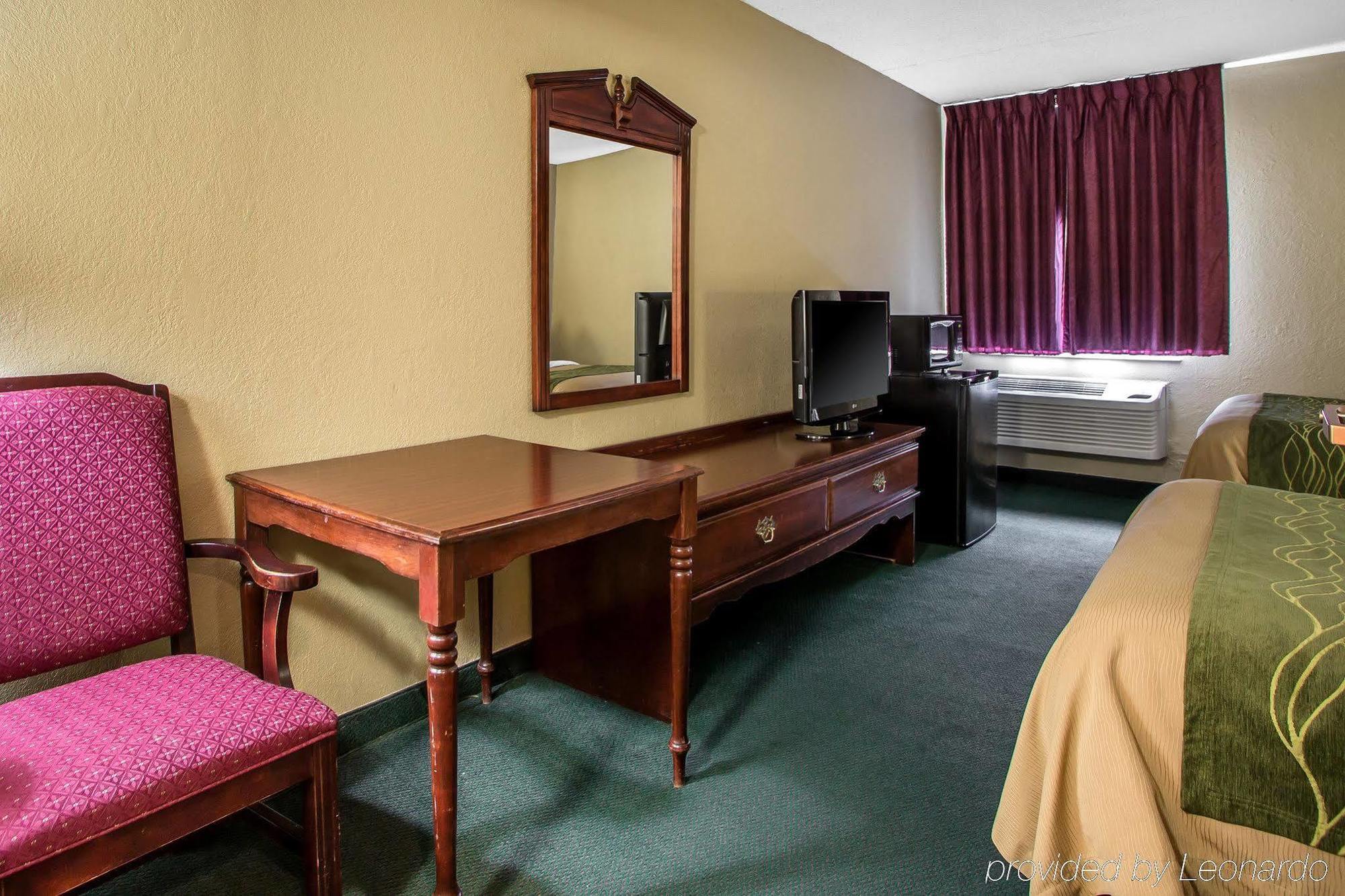 Super 8 By Wyndham Chambersburg I-81 Hotel Buitenkant foto