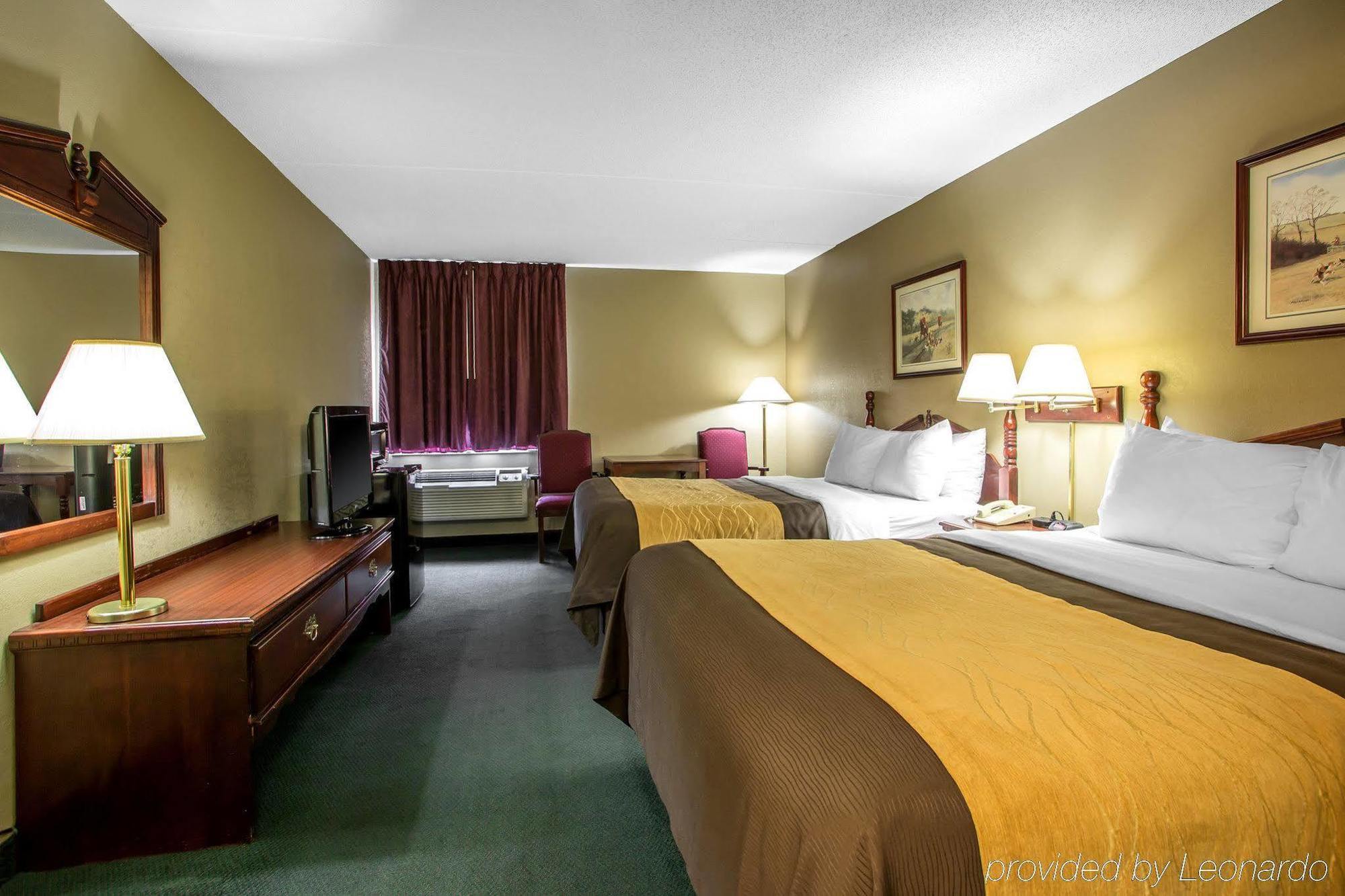 Super 8 By Wyndham Chambersburg I-81 Hotel Buitenkant foto
