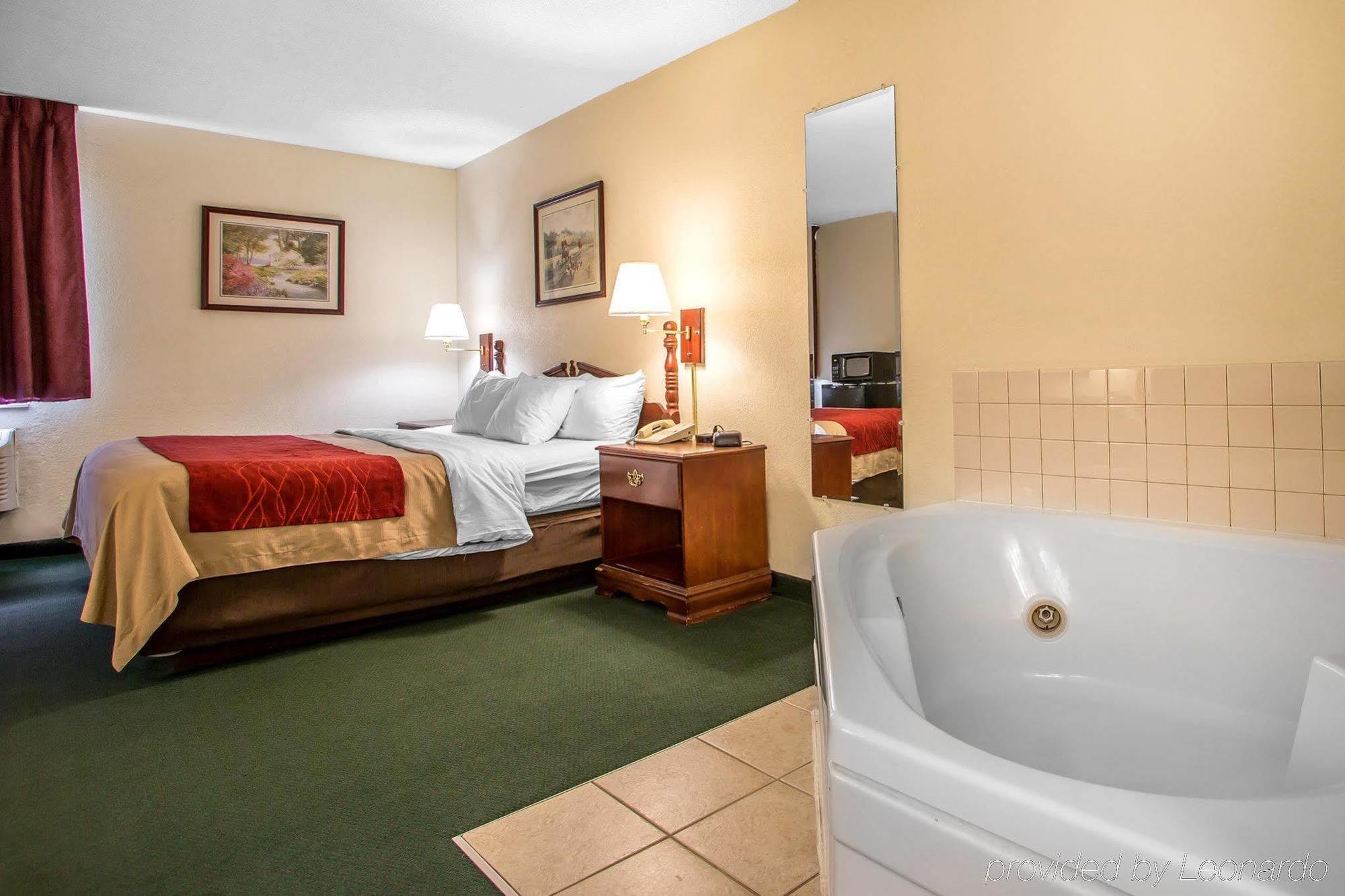 Super 8 By Wyndham Chambersburg I-81 Hotel Buitenkant foto