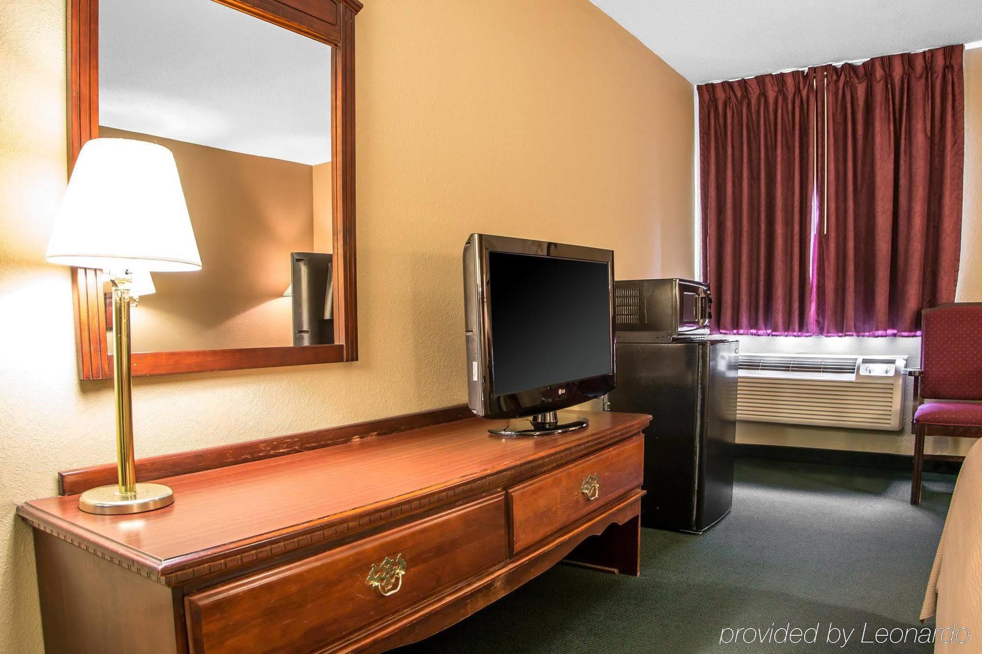 Super 8 By Wyndham Chambersburg I-81 Hotel Buitenkant foto