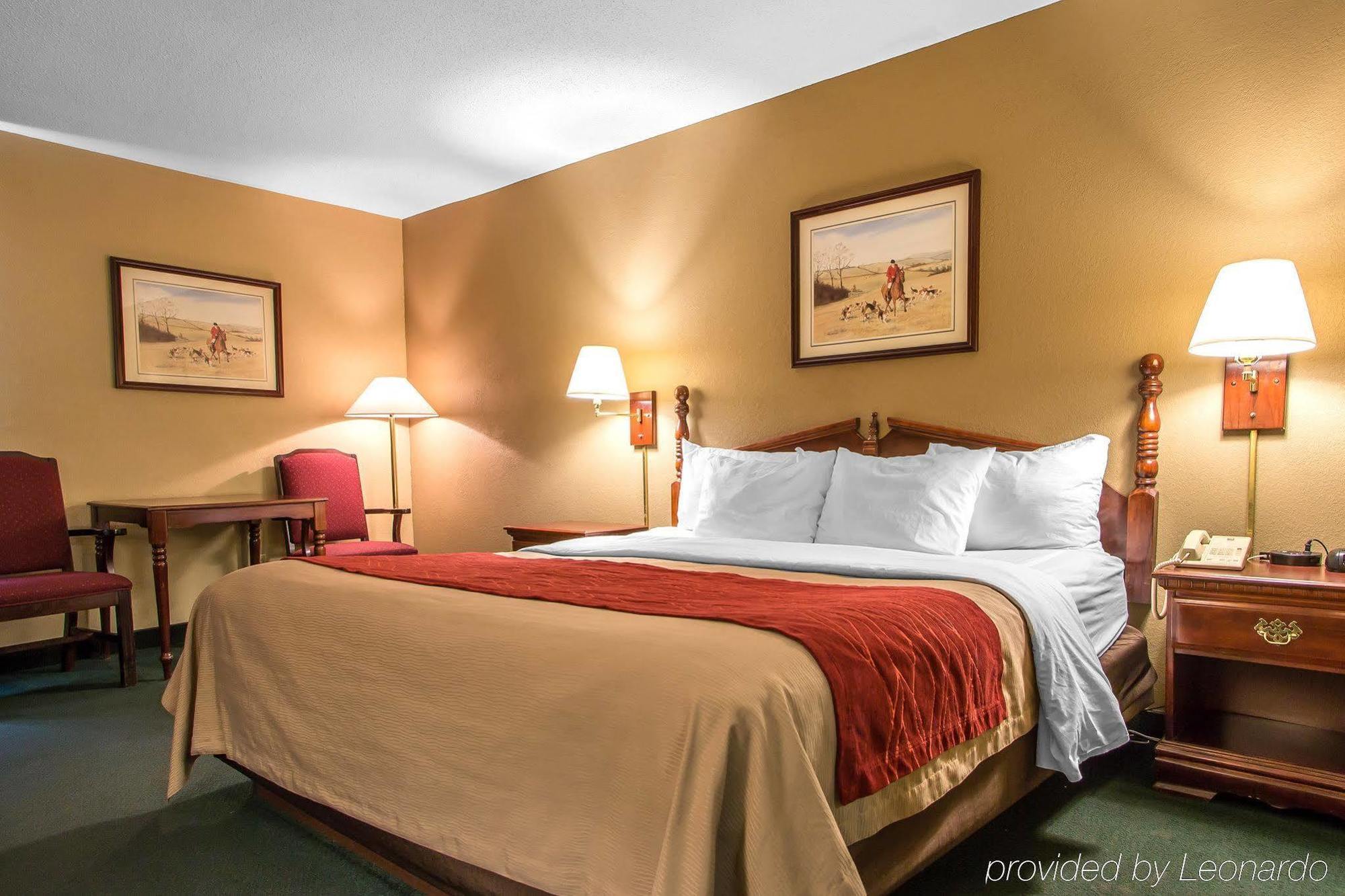 Super 8 By Wyndham Chambersburg I-81 Hotel Buitenkant foto