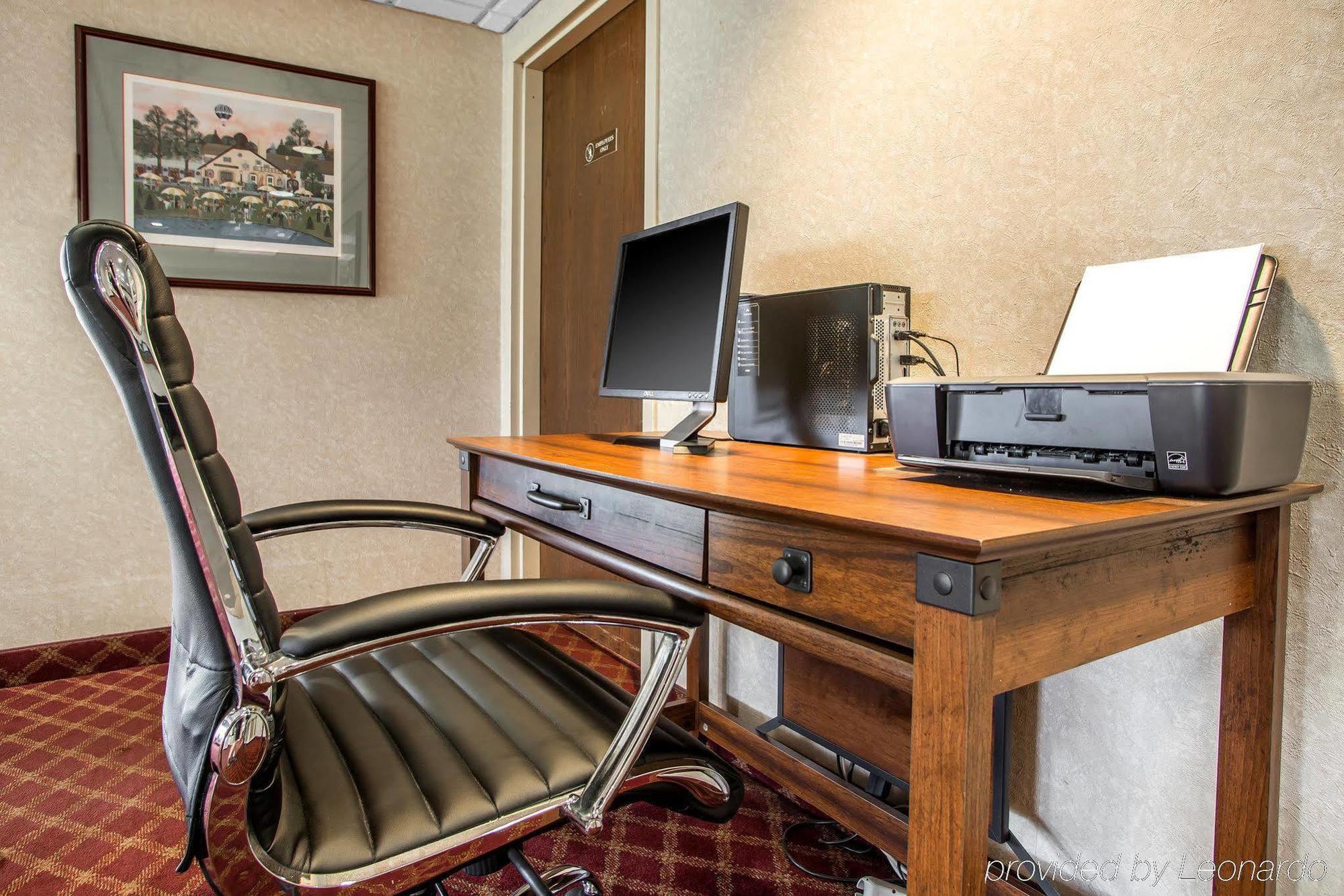 Super 8 By Wyndham Chambersburg I-81 Hotel Buitenkant foto